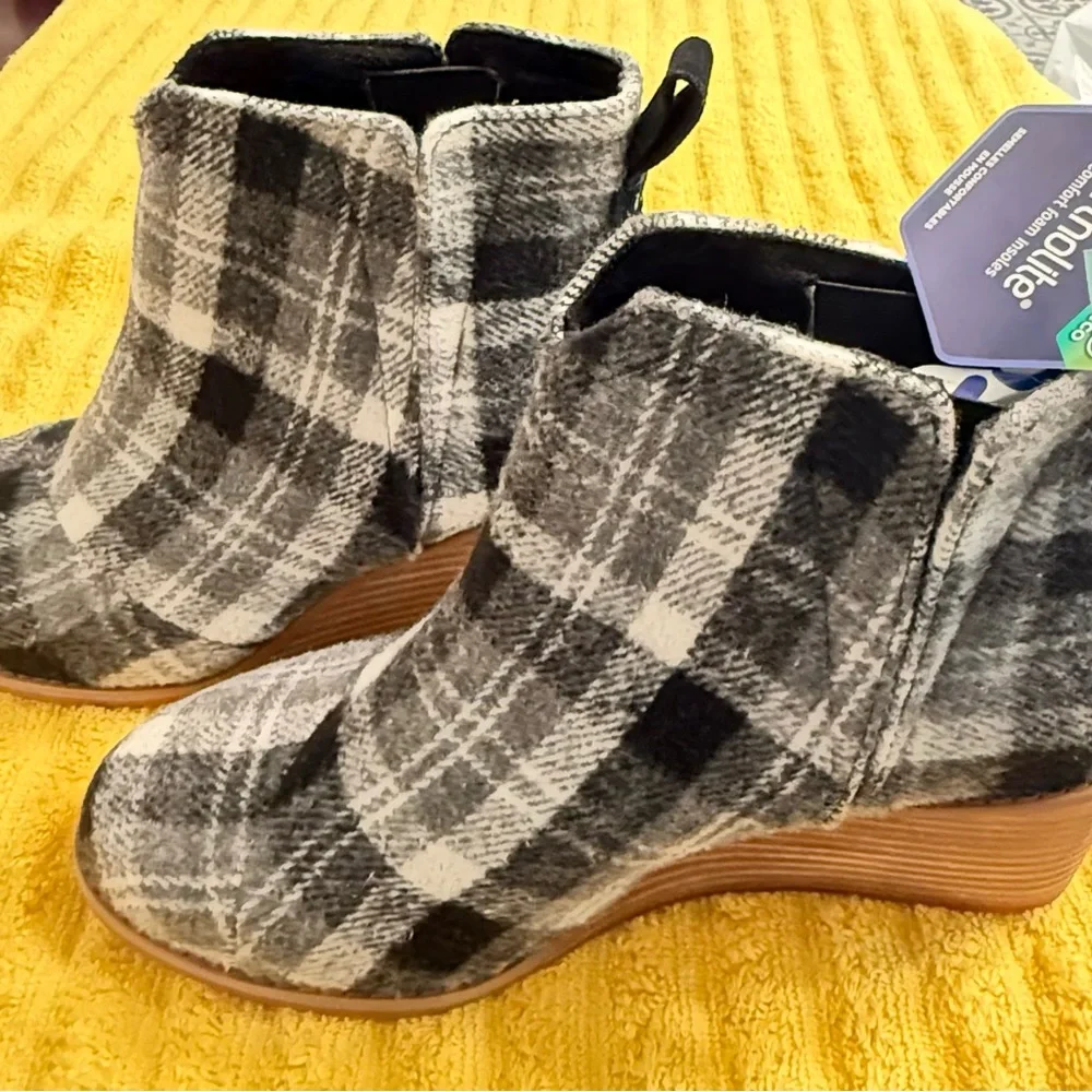 Toms Black and Gray Plaid Ankle Booties - Picture 7 of 9